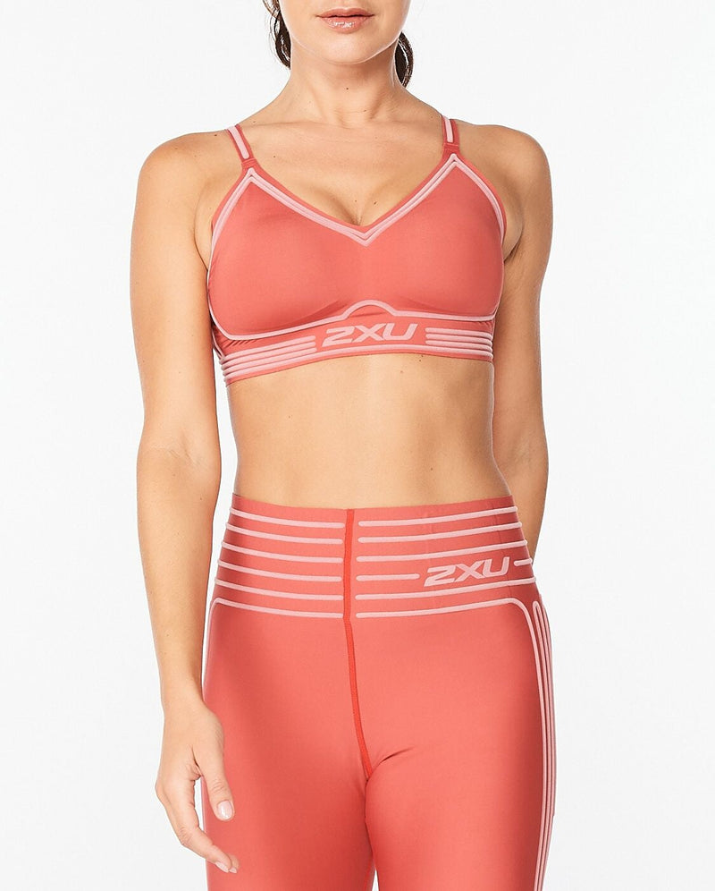 2xu Malaysia No Distractions Crop Rosette Cranberry Front